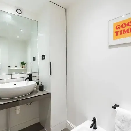3 X Bedroom Riverside Flat With Hot Tub On Roof Terrace London Exterior photo