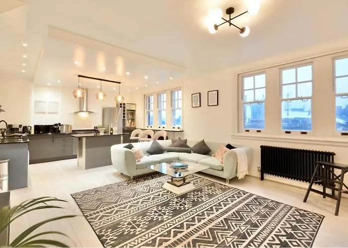 3 X Bedroom Riverside Flat With Hot Tub On Roof Terrace