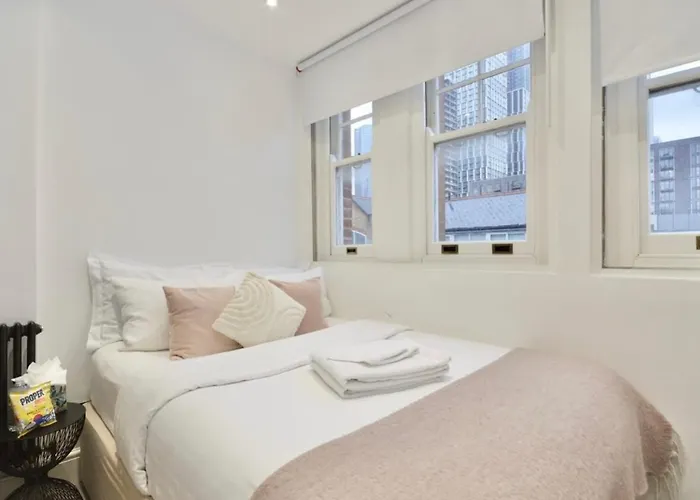 3 X Bedroom Riverside Flat With Hot Tub On Roof Terrace